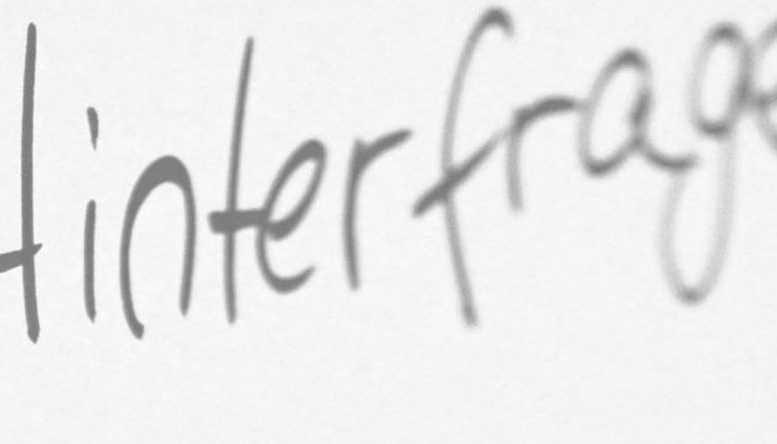 Hinterfragen